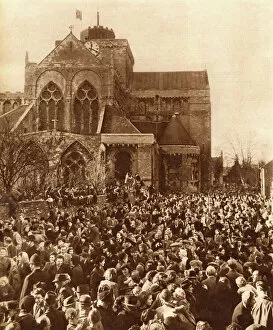 Abbey Collection: Royal Wedding 1947 - crowds at Romsey