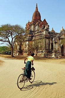 Pagoda Collection: Thatthe Mokgo Hpaya Pagoda in Nuang U, Bagan, Myanmar