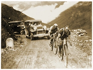 <b class=qtipBold><figcaption>Tour De France Photo</figcaption></b><br>Riders make the ascente du Col de Tourmalet, in the Pyrenees.<br><em>© Mary Evans Picture Library 2015 - https://copyrighthub.org/s0/hub1/creation/maryevans/MaryEvansPictureID/10129095</em> Tour De France Photo