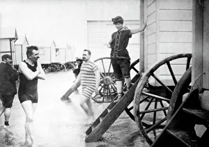 Step Gallery: Beach bathing machines, 1913