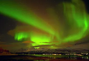 Aurora borealis (Northern Lights) seen over the Lyngen Alps, from Sjursnes, Ullsfjord, Troms, North Norway, Scandinavia Aurora borealis (Northern Lights) seen over the Lyngen Alps, from Sjursnes, Ullsfjord, Troms, North Norway, Scandinavia