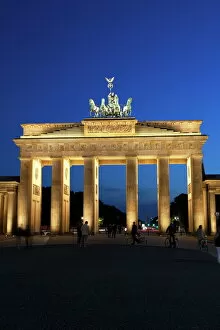 Columns Gallery: Brandenburg Gate floodlit in the evening, Pariser Platz, Unter Den Linden