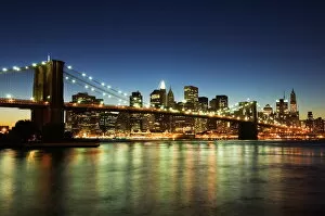 Support Gallery: Brooklyn Bridge and Manhattan skyline at dusk