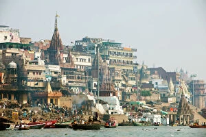 Indian Architecture Gallery: Burning Ghat on the banks of the River Ganges, Varanasi (Benares), Uttar Pradesh