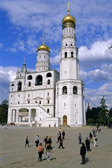 Court Yard Gallery: Campanile (bell tower) of Ivan the Great