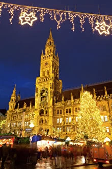 Decoration Gallery: Christmas Market in Marienplatz and the New Town Hall, Munich, Bavaria, Germany, Europe