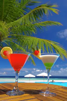 Vibrant Gallery: Cocktails by the pool