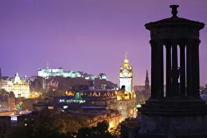 Columns Gallery: Edinburgh cityscape at dusk looking towards Edinburgh Castle, Edinburgh