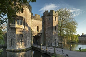 Gatehouse Collection: Gatehouse of the Bishops Palace in Wells, Somerset, England, United Kingdom, Europe
