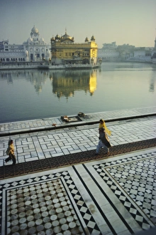 <b class=qtipBold><figcaption>The Golden Temple</figcaption></b><br>The Golden Temple, holiest shrine in the Sikh religion, Amritsar, Punjab, India<br><em>© Robert Harding 2008 - All Rights Reserved</em> The Golden Temple