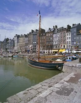 Men And Women Collection: Harbour, Honfleur, Basse Normandie (Normandy), France, Europe