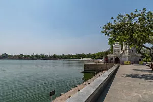 Tourist Attractions Collection: Kankaria Lake, Ahmedabad, Gujarat, India, Asia