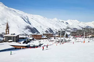 Leisure Activity Gallery: Les Menuires ski resort, 1800m, in the Three Valleys (Les Trois Vallees)