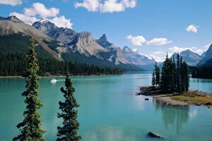 Country Side Collection: Maligne Lake, Rocky Mountains, Alberta, Canada
