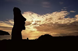 Day Break Gallery: Moai, Easter Island (Rapa Nui), Chile, South America