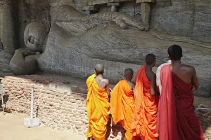 Four People Gallery: Monks looking at reclining Buddha statue, Gal Vihara, Polonnaruwa, UNESCO World Heritage Site