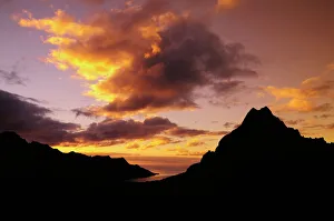 Day Break Gallery: Opunohu Bay and Mount Rotui, Moorea, French Polynesia, South Pacific Ocean, Pacific