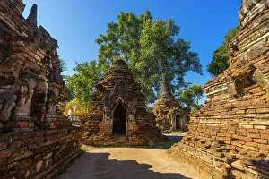Pagoda Collection: Pagoda ruins at Maha Nanda Kantha Monastery, Hsipaw, Shan State, Myanmar (Burma), Asia