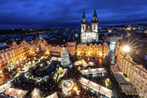 Females Collection: Pragues Old Town Square Christmas Market viewed from the Astronomical Clock during