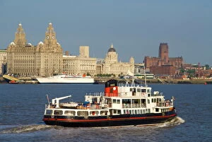 Leisure Activity Collection: River Mersey ferry and the Three Graces, Liverpool, Merseyside, England