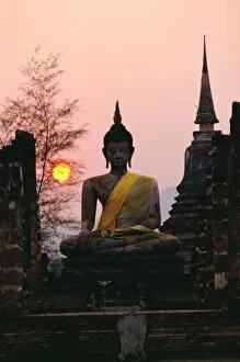 Buddha Collection: Seated Buddha statue