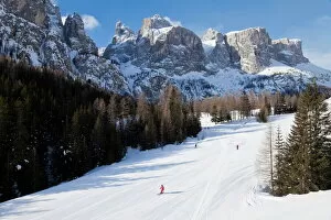 Recreation Collection: Sella Ronda ski area, Val Gardena, Sella Massif range of mountains under winter snow