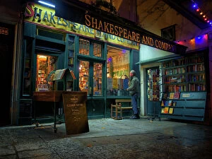 Trending Pictures: Shakespeare and Company bookstore, Paris, France, Europe