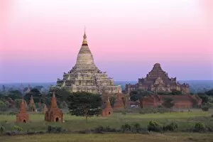 Pagoda Collection: Shwesandaw Paya (Shwe Sandaw Pagoda) built in the 11th century, Bagan (Pagan)