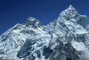Nepal Gallery: Snow-capped peak of Mount Everest
