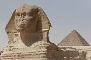 Egypt Collection: The Sphinx and the Pyramid of Menkaure in Giza, UNESCO World Heritage Site, near Cairo, Egypt