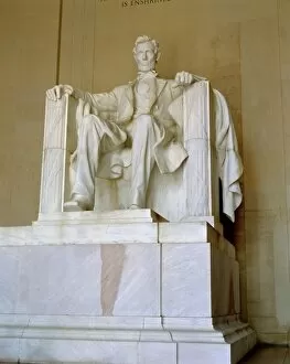 Seated Gallery: Statue of Abraham Lincoln