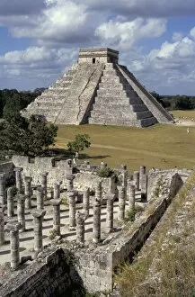 Egypt Gallery: One thousand Mayan columns and the great pyramid El Castillo, Chichen Itza