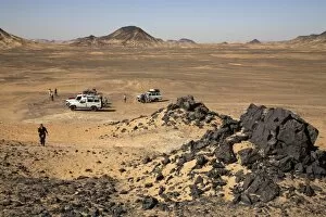 Egypt Gallery: Tourist jeeps in the Black Desert, 50 km south of Bawiti, Egypt, North Africa, Africa