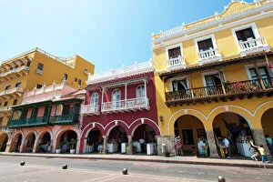 Balcony Collection: Traditional houses in the colorful old town of Cartagena, Colombia, South America