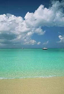 Vacationing Collection: Still turquoise sea off seven mile beach, Grand Cayman, Cayman Islands, West Indies