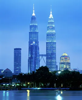 Towering Gallery: The twin towers of the Petronas Building