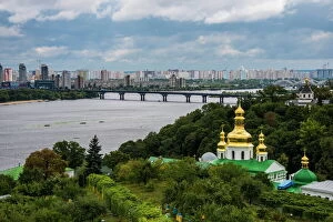 Dnieper River Collection: View over city, the Kiev-Pechersk Lavra and the Dnieper River, Kiev (Kyiv), Ukraine, Europe