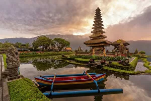 Tourist Attractions Collection: View of Ulun Danu Beratan temple on Lake Bratan at sunrise, Bali, Indonesia, South East Asia, Asia