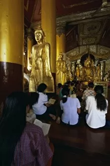 Pagoda Collection: Worshippers in the pavilion where hti was placed, Shwedagon Paya (Shwe Dagon Pagoda)