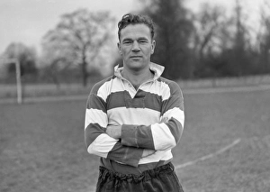 <b class=qtipBold><figcaption>Maurice Edelston - Reading</figcaption></b><br>Football - 1951 / 1952 season - Reading photocall Maurice Edelston. He also played for Brentford and Fulham and represented the Great Britain team at the 1936 Berlin Olympics. On retirement he became a BBC sport commentator and was a summariser on England's 1966 World Cup Final victory. 05/12/1951<br><em>© Colorsport</em> Maurice Edelston - Reading