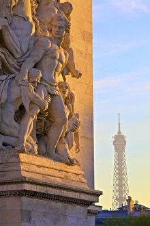 Triumphal Arch Collection: Arc De Triomphe With Eiffel Tower In The Background, Paris, France, Western Europe