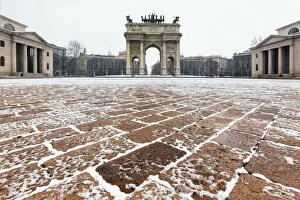 Tourist Attractions Gallery: Arch of Peace after a snowfall. Milan, Lombardy, Northern Italy, Italy