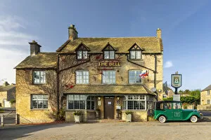 Villages Collection: The Bell pub, Stow-on-the-Wold, the Cotswolds, Gloucestershire, England, UK