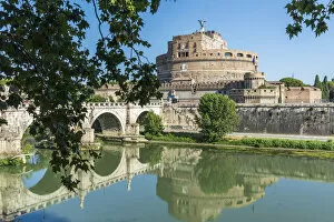 europe, Italy, Latium. Rome, view over the river Tiber towards the Castel Sant Angelo