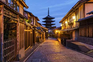 Pagoda Collection: Higashiyama District & Yasaka Pagoda in Hokanji Temple, Kyoto, Japan