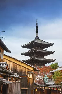 Pagoda Collection: Japan, Kyoto, Higashiyama District, Gion, Yasaka Pagoda in Hokanji temple