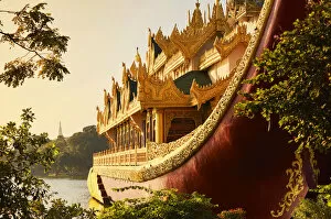 Pagoda Collection: The 'Karaweik'barge with the stupa of the 'Shwedagon Pagoda'
