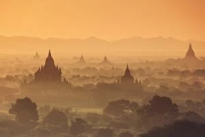 Pagoda Collection: Myanmar (Burma), Temples of Bagan (Unesco world Heritage Site)