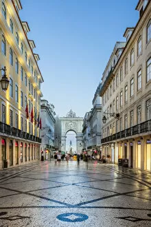 Triumphal Arch Collection: Portugal, Lisbon. View along Rua Augusta towards the Arco da Rua Augusta triumphal arch