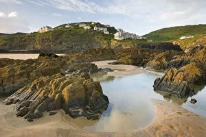 Woolacombe Collection: Rockpools on Combesgate Beach, looking towards Mortehoe, Woolacombe, Devon, England
